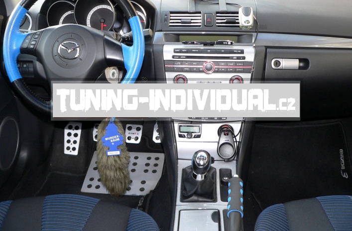 Mazda 3 04 - - dekor p��strojov� desky - Alu look