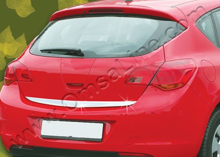 Opel Astra J - nerez spodn� li�ta kufrov�ho v�ka