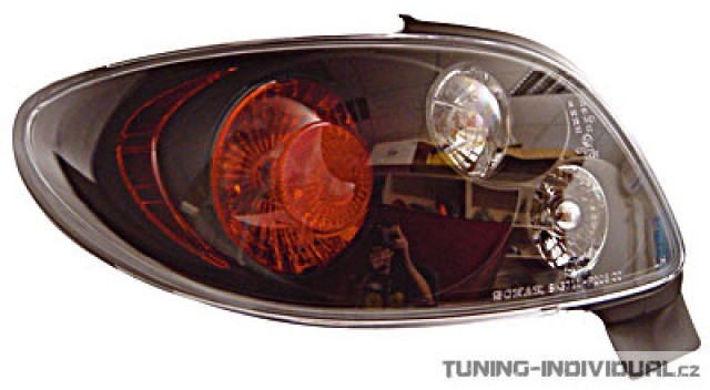 Zadn� sv�tlo na Peugeot 206 r.v. 98- �ern�. Cena je za p�r.