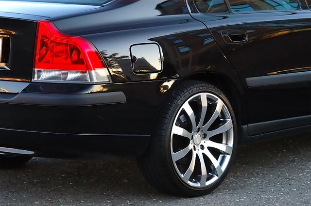 Tomason - lit� alu kola - mimo��dn� elegantn�, vysoce kvalitn� a cenov� dostupn� kola