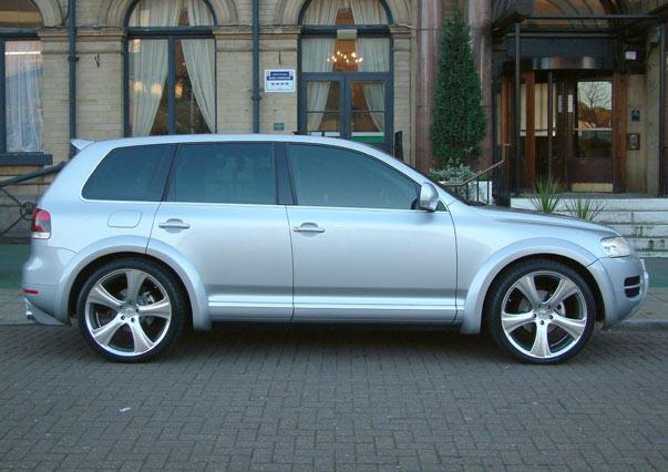 

Kahn - luxusn� kola z lehk�ch slitin