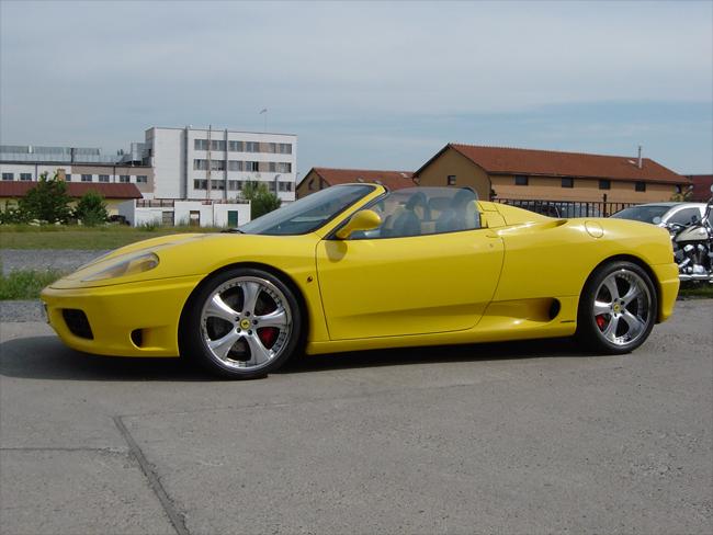 

Kahn - luxusn� kola z lehk�ch slitin