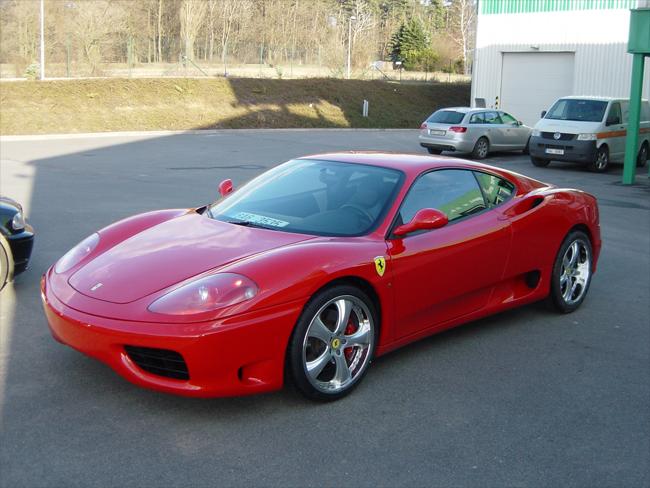 

Kahn - luxusn� kola z lehk�ch slitin