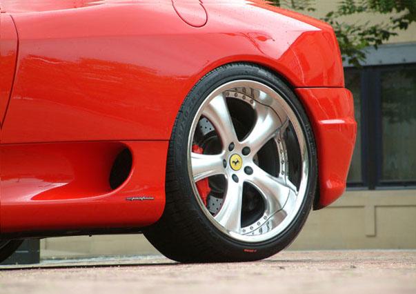 

Kahn - luxusn� kola z lehk�ch slitin