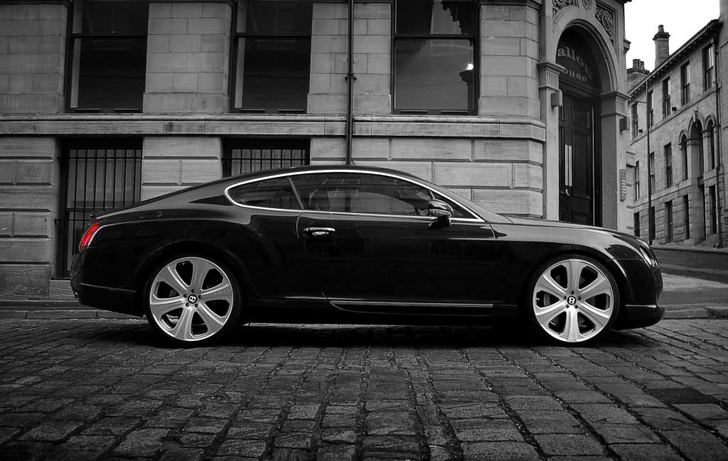 

Kahn - luxusn� kola z lehk�ch slitin