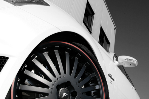 

Kahn - luxusn� kola z lehk�ch slitin