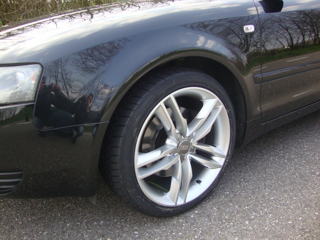 Replika - kola z lehk�ch slitin (lit� alu kola)